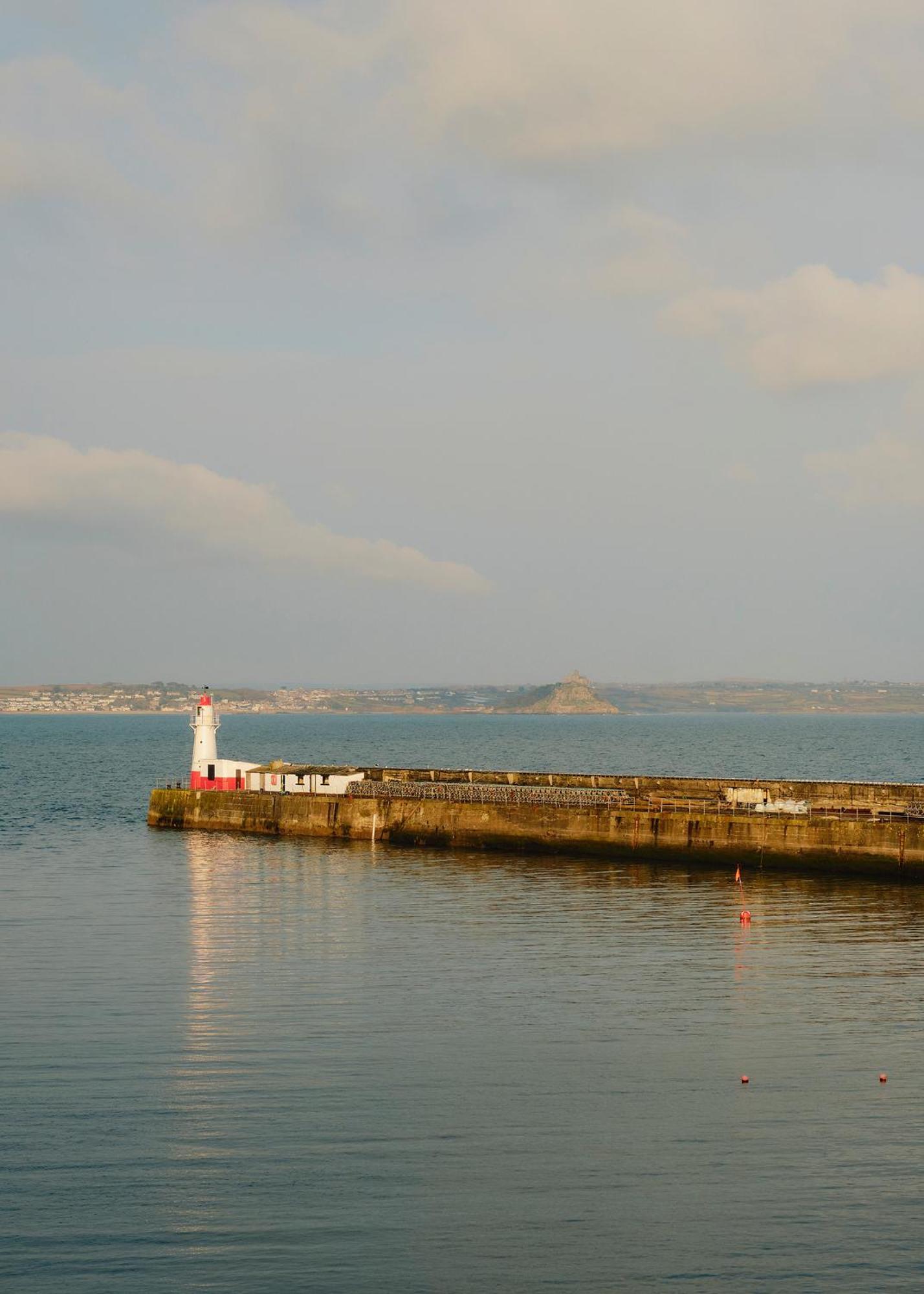 1-Bed Luxury Seafront Cabin In Heart Of Newlyn, Mousehole 外观 照片